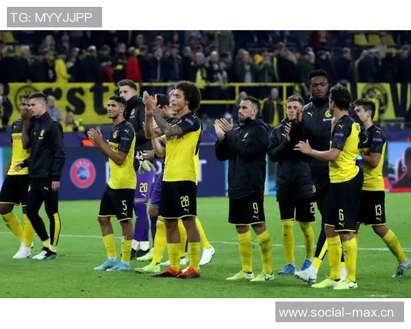 德甲联赛争霸：拜仁慕尼黑稳居榜首，多特蒙德紧随其后